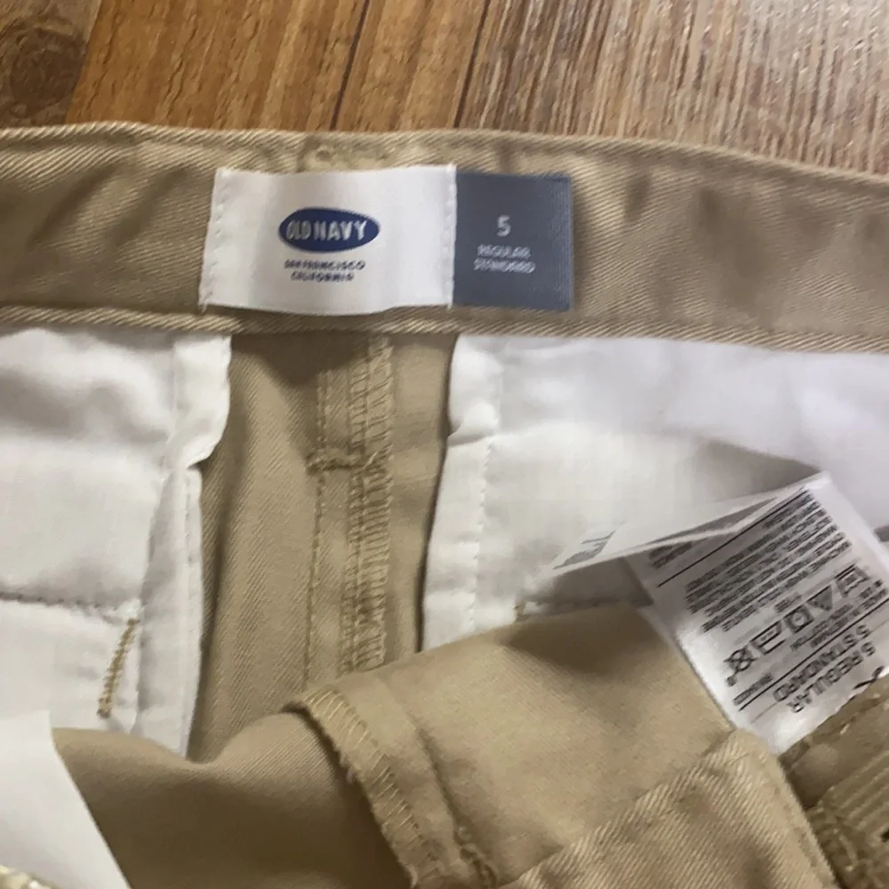 Old navy tan shorts with adjustable waist size 5